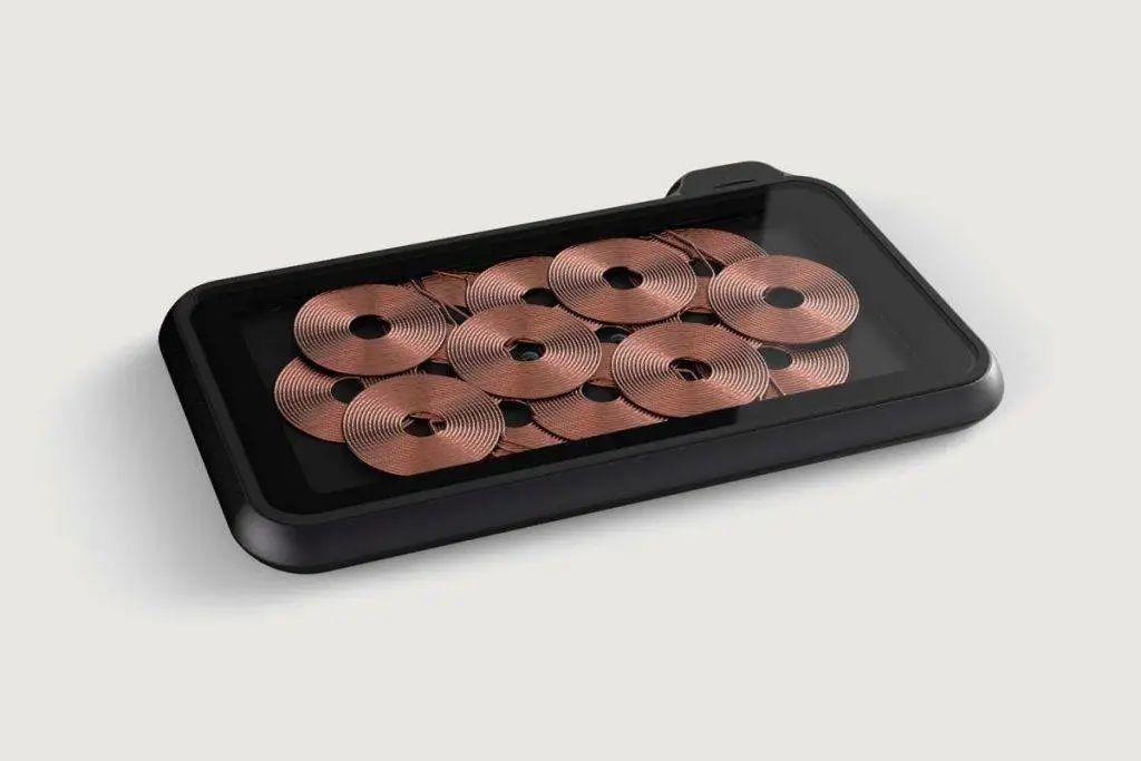 小米做出苹果都无法量产的 AirPower 了？